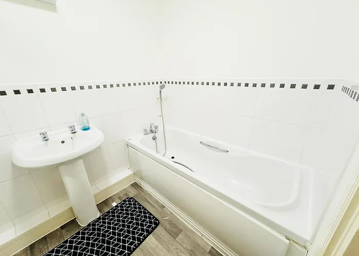 Апартаменты Spacious 2-bedroom Haven With Modern Amenities In Bradley Stoke