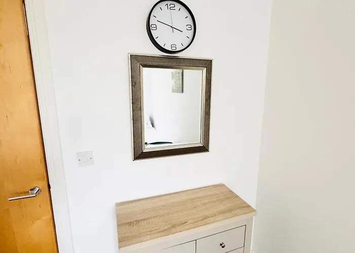 Spacious 2-bedroom Haven With Modern Amenities In Bradley Stoke Апартаменты Бристоль