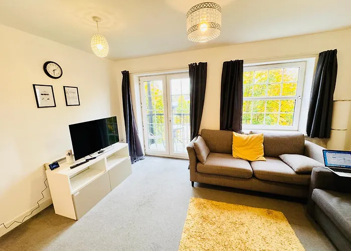 Апартаменты Spacious 2-bedroom Haven With Modern Amenities In Bradley Stoke Бристоль