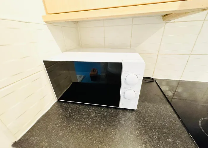 Spacious 2-bedroom Haven With Modern Amenities In Bradley Stoke Бристоль