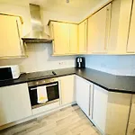 Spacious 2-bedroom Haven With Modern Amenities In Bradley Stoke * Bristol