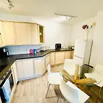 Apartment Spacious 2-bedroom Haven With Modern Amenities In Bradley Stoke