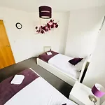 Апартаменты Spacious 2-bedroom Haven With Modern Amenities In Bradley Stoke *