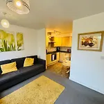 Spacious 2-bedroom Haven With Modern Amenities In Bradley Stoke Apartment