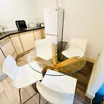 Spacious 2-bedroom Haven With Modern Amenities In Bradley Stoke Apartment *