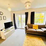 Апартаменты Spacious 2-bedroom Haven With Modern Amenities In Bradley Stoke Бристоль