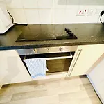 Spacious 2-bedroom Haven With Modern Amenities In Bradley Stoke * Bristol
