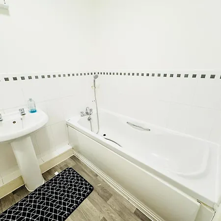 Apartamento Spacious 2-bedroom Haven With Modern Amenities In Bradley Stoke