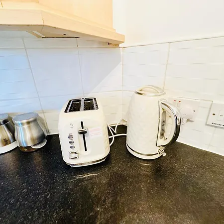 Spacious 2-bedroom Haven With Modern Amenities In Bradley Stoke Bristol