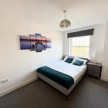 Spacious 2-bedroom Haven With Modern Amenities In Bradley Stoke * Bristol