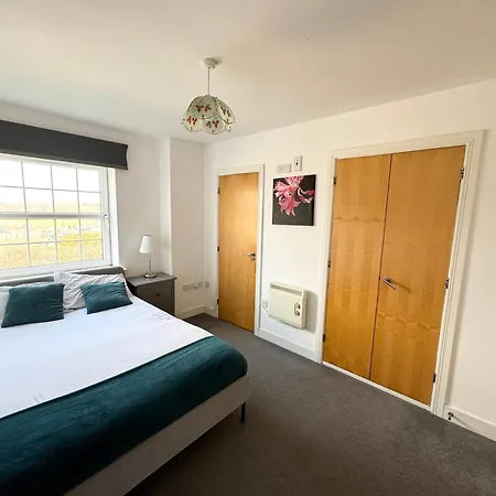 Spacious 2-bedroom Haven With Modern Amenities In Bradley Stoke Apartment *