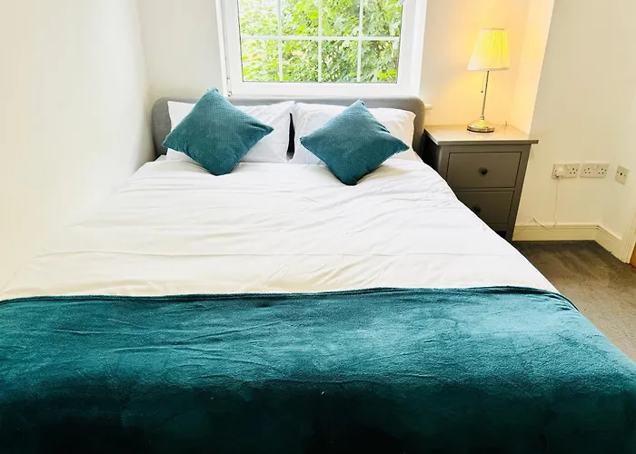 Spacious 2-bedroom Haven With Modern Amenities In Bradley Stoke بريستول