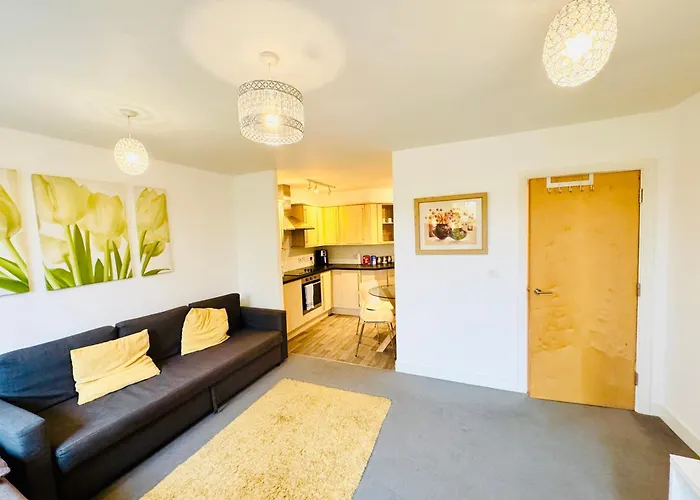 شقة Spacious 2-bedroom Haven With Modern Amenities In Bradley Stoke بريستول