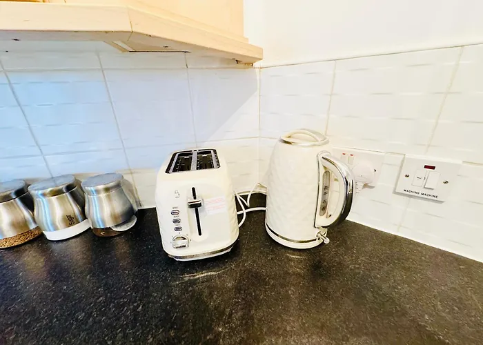 Spacious 2-bedroom Haven With Modern Amenities In Bradley Stoke بريستول