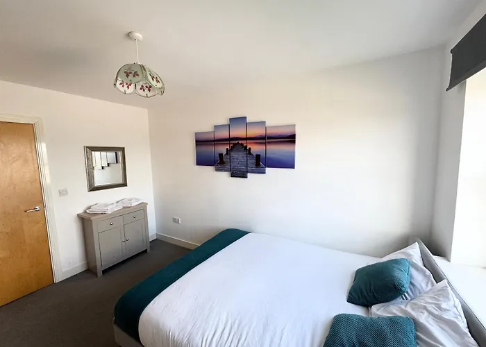 Spacious 2-bedroom Haven With Modern Amenities In Bradley Stoke شقة *