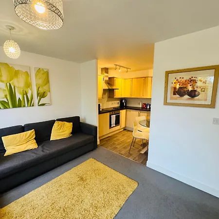 Spacious 2-bedroom Haven With Modern Amenities In Bradley Stoke Appartamento