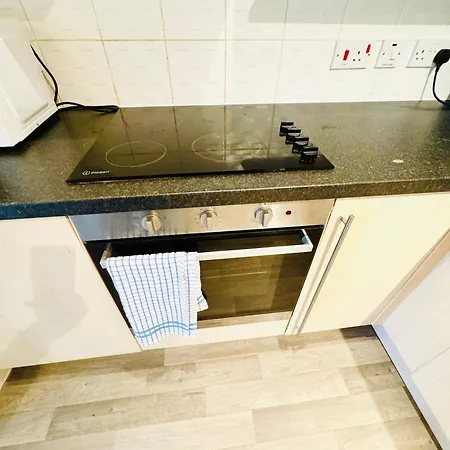 Spacious 2-bedroom Haven With Modern Amenities In Bradley Stoke * Bristol