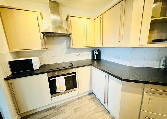Spacious 2-bedroom Haven With Modern Amenities In Bradley Stoke * Bristol