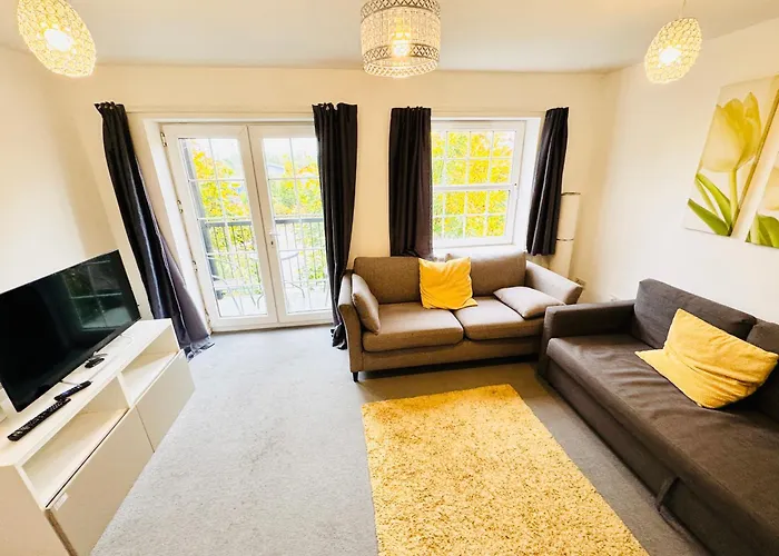 Spacious 2-bedroom Haven With Modern Amenities In Bradley Stoke Μπρίστολ
