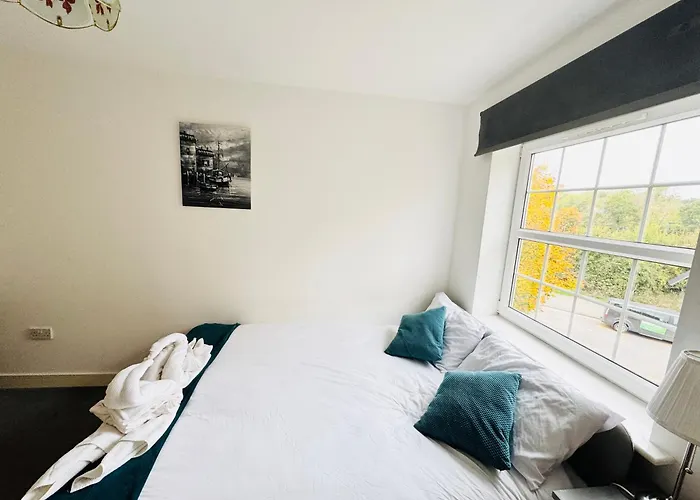 Spacious 2-bedroom Haven With Modern Amenities In Bradley Stoke Μπρίστολ